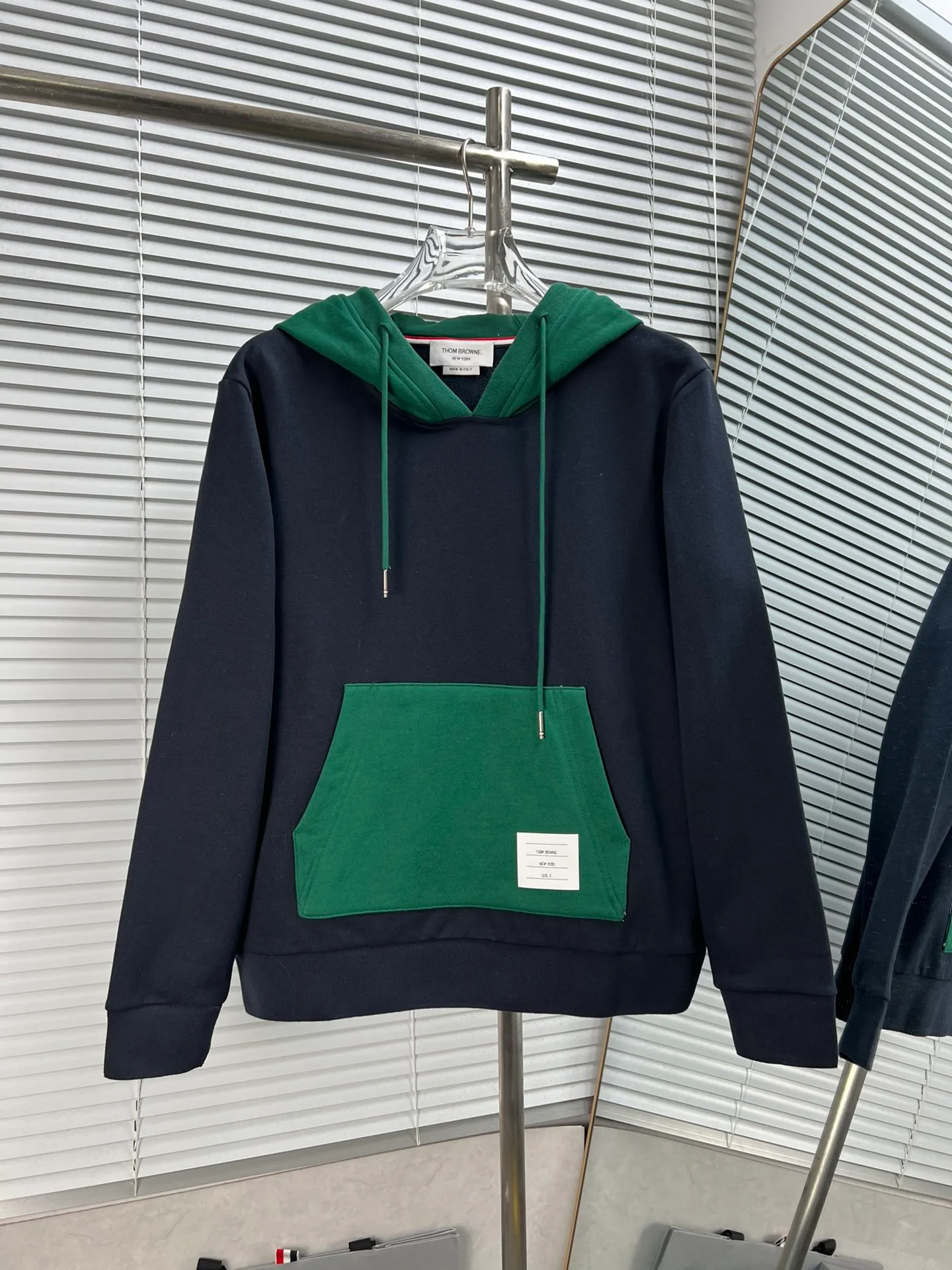 THOM BROWNE New Arrival ！ ， ， ， ， ， Quality 。 ， White ， ， 3D ， ， ， ， ； ， 。 ： 100% ， 、 ， ， ， ， Breathable ， 、 、 ， ， ！ Lightweight ， ， ， Quality。 Classic ， ， ， ， 。 Premium ， ， ， ， ， ， ， ， ， ， ， ， ！！ ， ， ， 。 ：Navy Blue Sizes：12345